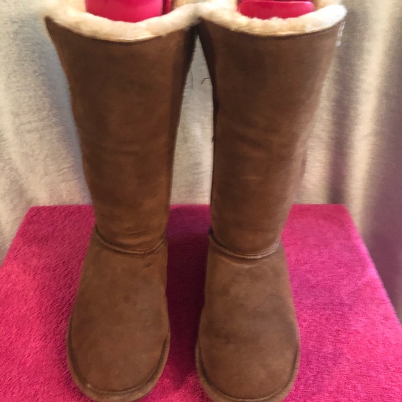 Bearpaw boots. - Picture 3 of 8